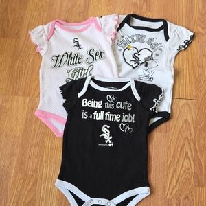 MLB White Sox Baby Girl 3pc NWOT 0-3M Snoopy Peanuts Mascot Snap Closure Cotton